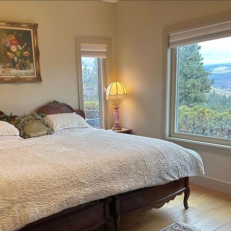 Under The Tree - Bed & Breakfast Kelowna Buitenkant foto