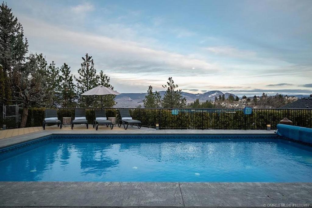 Under The Tree - Bed & Breakfast Kelowna Buitenkant foto