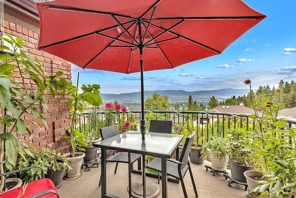 Under The Tree - Bed & Breakfast Kelowna Buitenkant foto